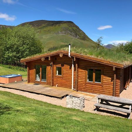 Glenbeag Mountain Lodges Spittal of Glenshee Bagian luar foto