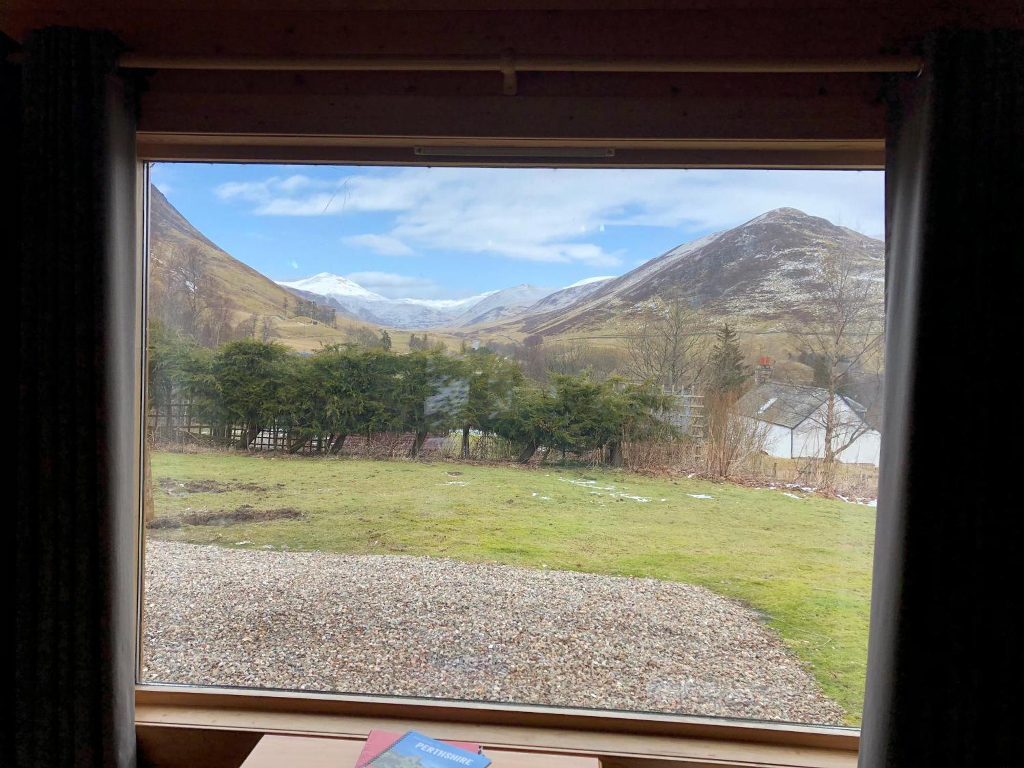 Glenbeag Mountain Lodges Spittal of Glenshee Ruang foto