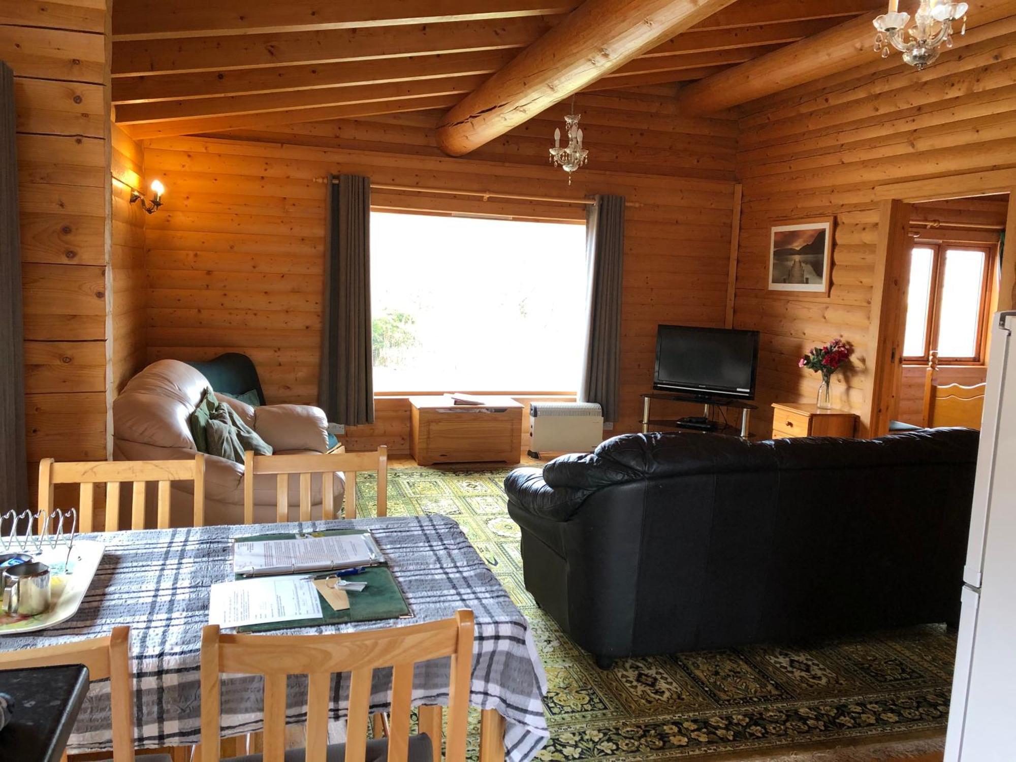 Glenbeag Mountain Lodges Spittal of Glenshee Ruang foto