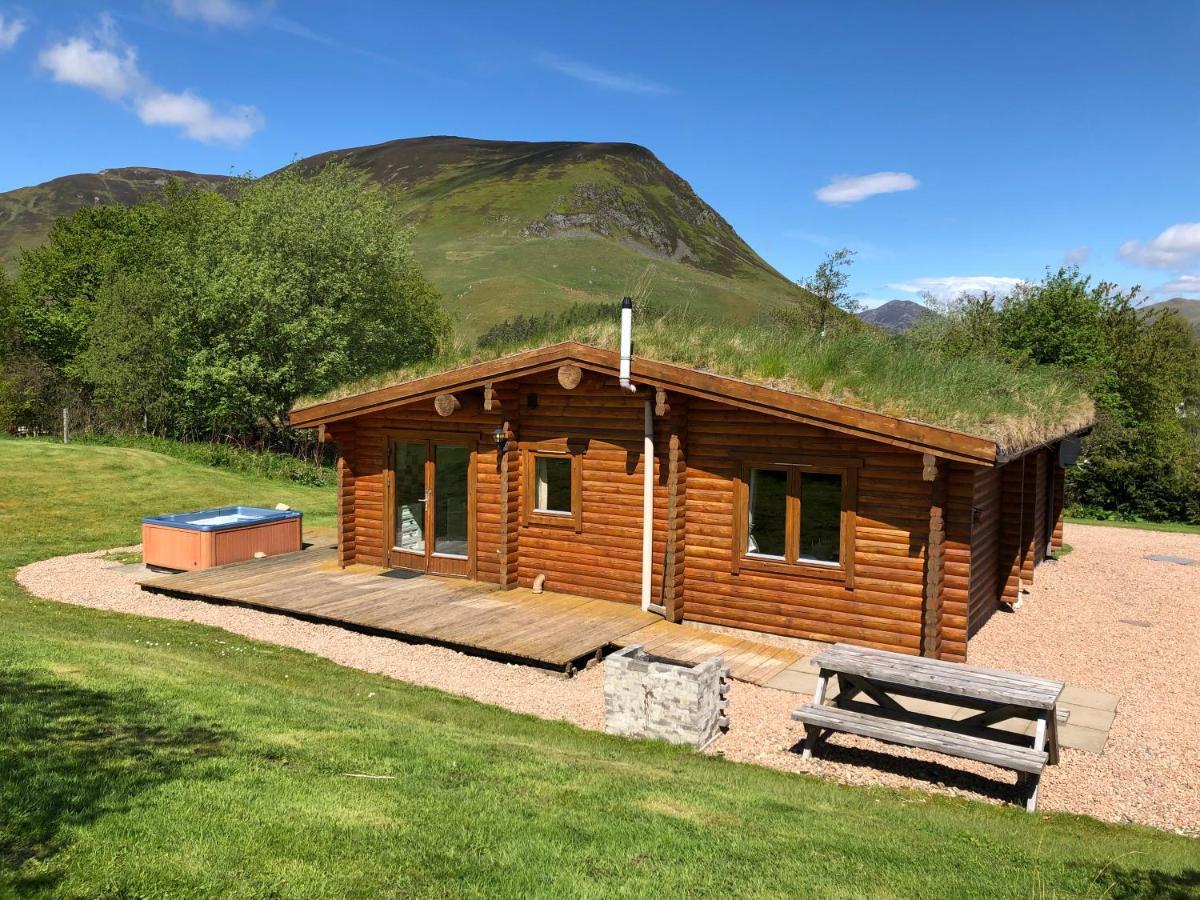 Glenbeag Mountain Lodges Spittal of Glenshee Bagian luar foto