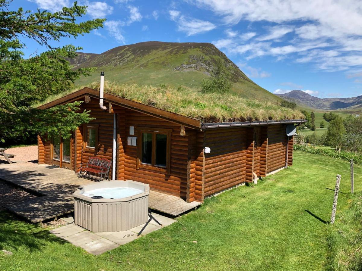 Glenbeag Mountain Lodges Spittal of Glenshee Bagian luar foto