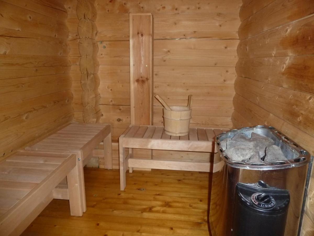 Glenbeag Mountain Lodges Spittal of Glenshee Bagian luar foto