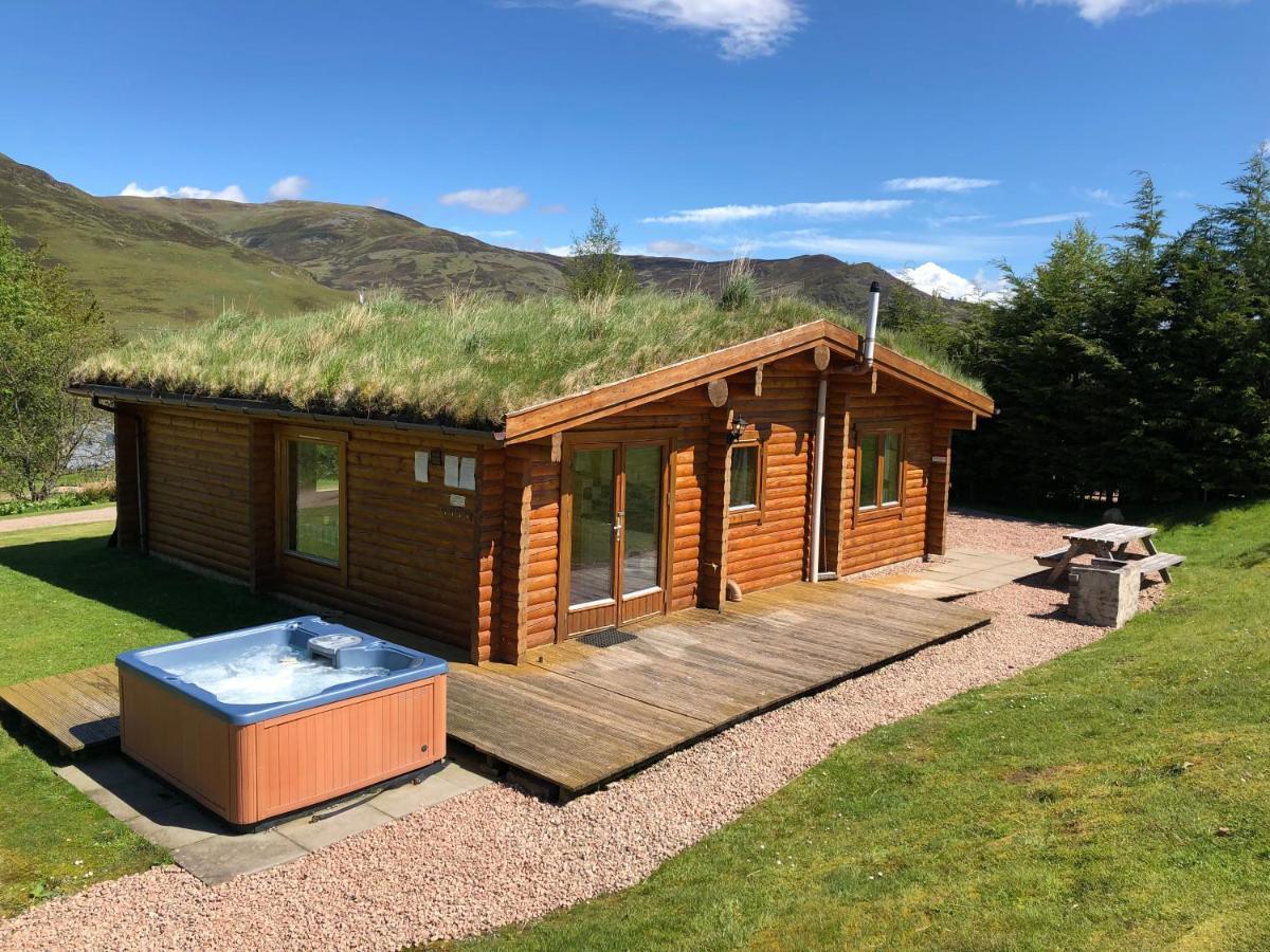 Glenbeag Mountain Lodges Spittal of Glenshee Bagian luar foto