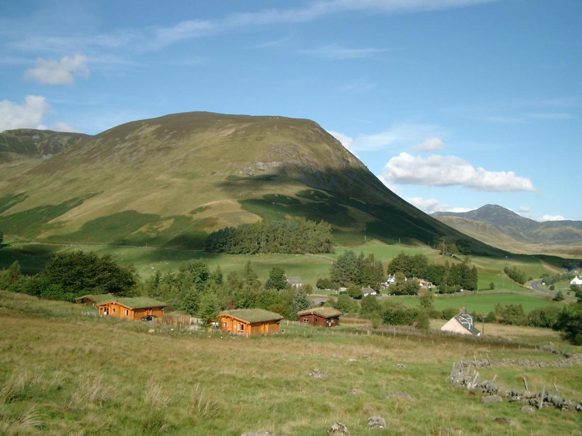 Glenbeag Mountain Lodges Spittal of Glenshee Bagian luar foto