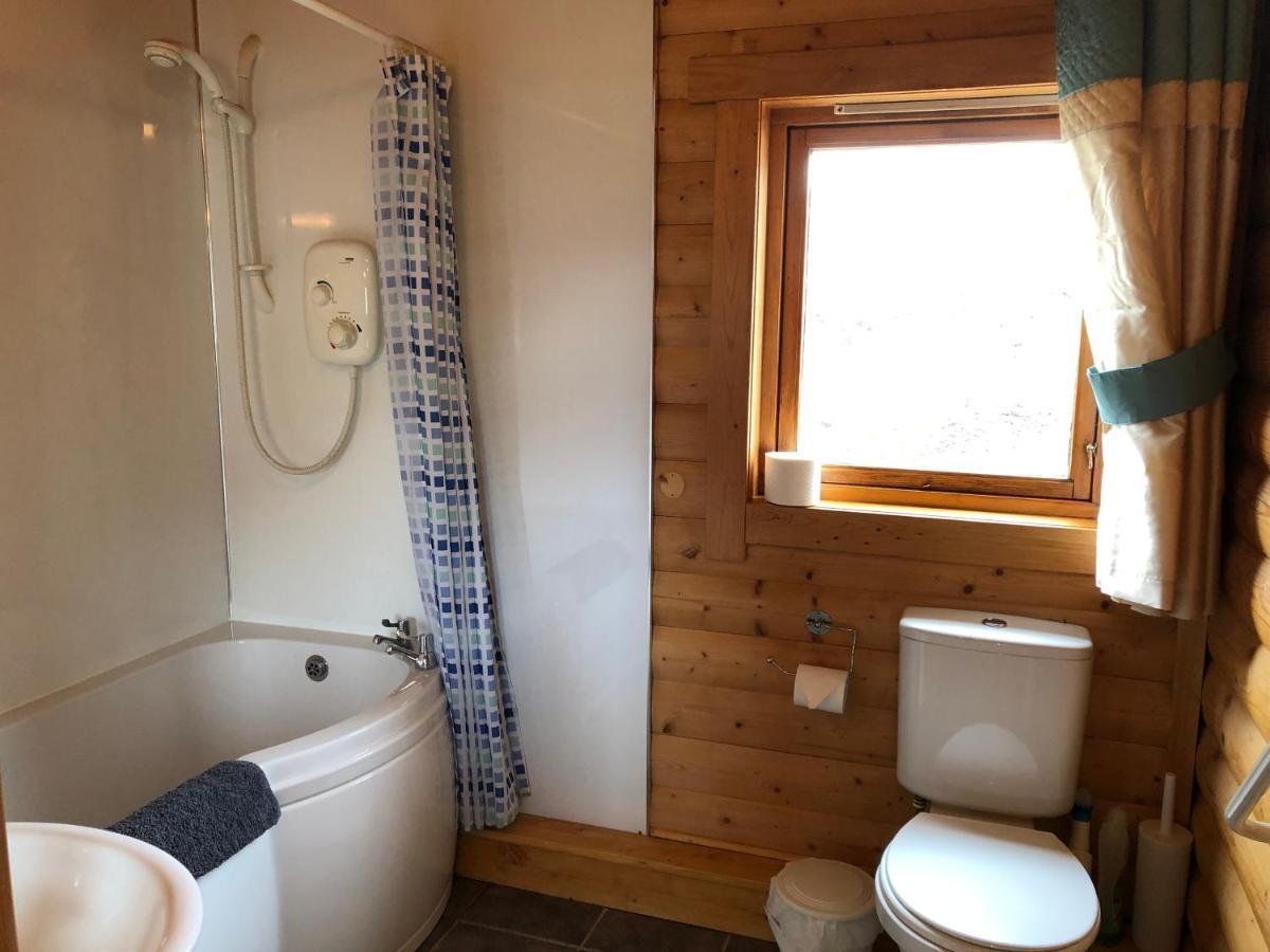 Glenbeag Mountain Lodges Spittal of Glenshee Bagian luar foto