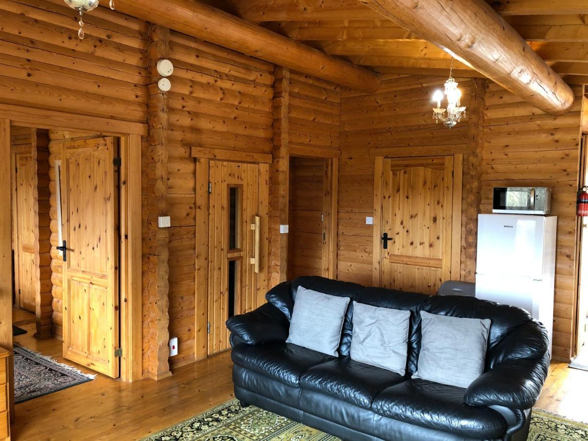 Glenbeag Mountain Lodges Spittal of Glenshee Bagian luar foto